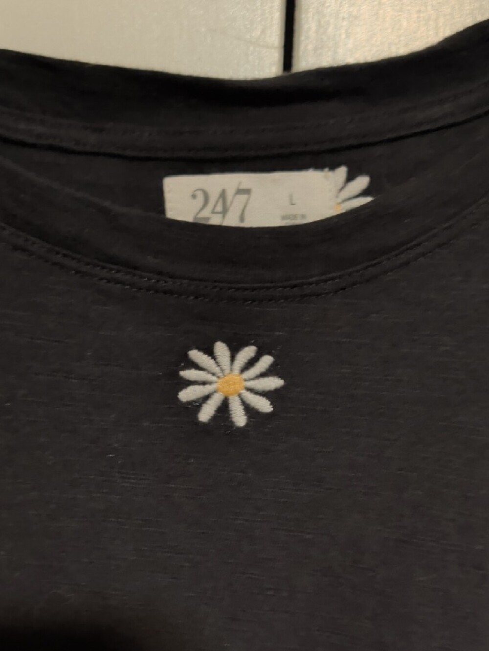 Black Daisy Embroidered Short Sleeve Tee - Picture 2 of 2